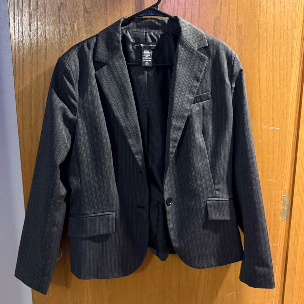 Classic Black Pinstripe Women’'s Blazer.  New York & Company, Size 16